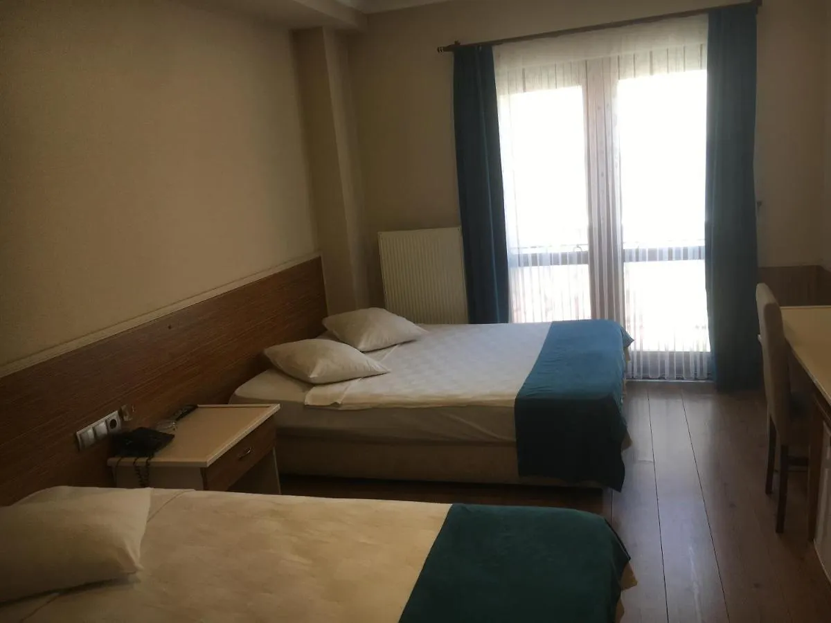 Oezguer Hotel Трабзон